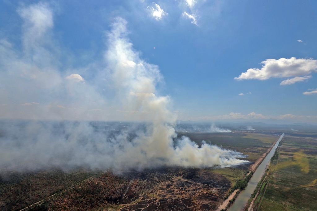 Tinjauan udara penanganan kebakaran hutan dan lahan di Kalimantan Selatan.
